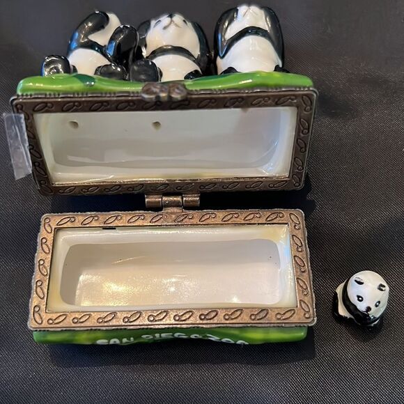 Panda trinket box from the San Diego zoo with a mini panda figure inside EUC - Picture 7 of 8
